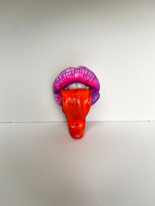 Lūpų formos smilkalinė rožinės lūpos