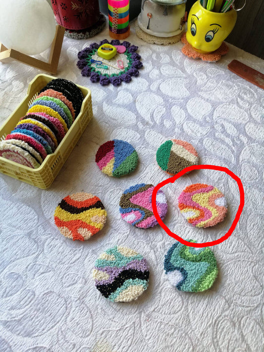 Punch Needle puodelio padėkliukas automobiliui ''Zigzagas'' 1vnt