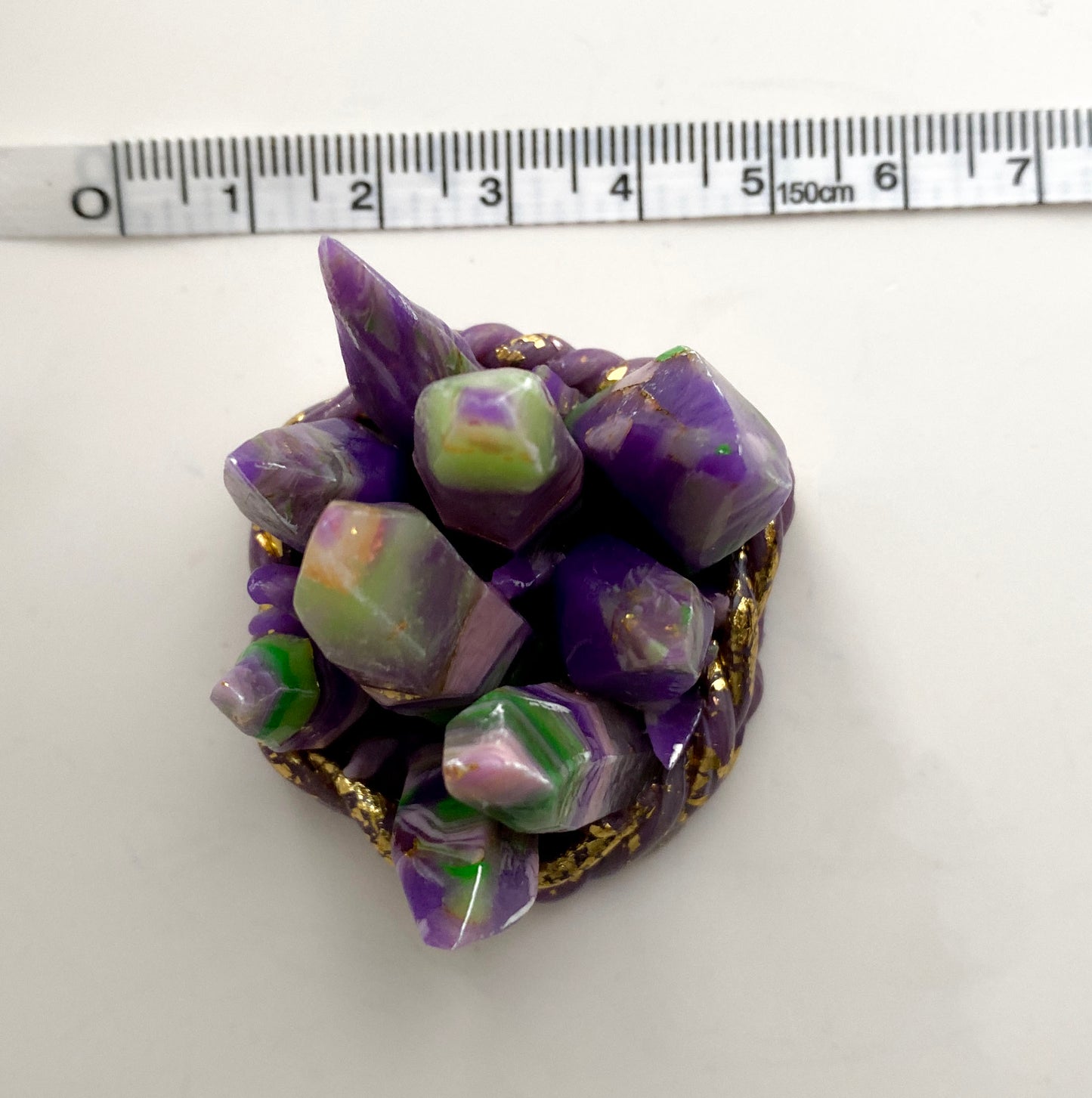 Dekoratyviniai kristalai iš polimerinio molio