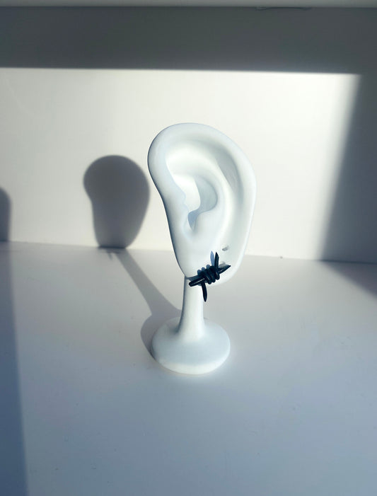 Rankų darbo auskarai „Spygliuota Viela”