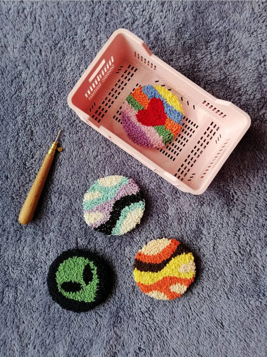 Punch Needle puodelio padėkliukas automobiliui ''Varlė'' 1vnt