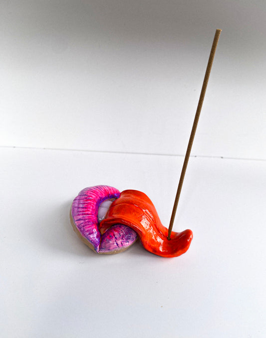 Lūpų formos smilkalinė rožinės lūpos