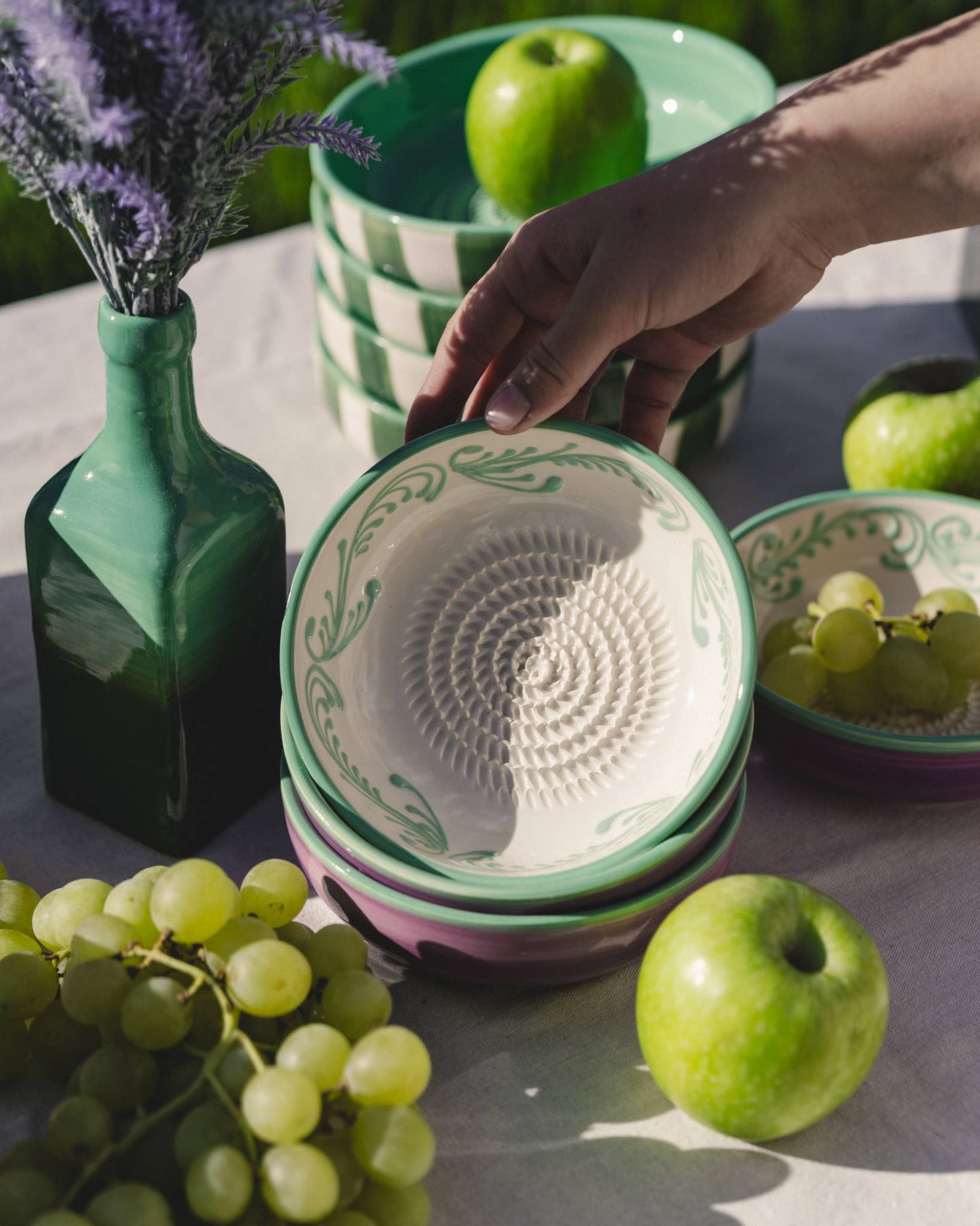 Vidutinio dydžio keraminė trintuvė–dubuo / SMARAGDINĖ