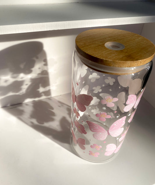 500 ml stiklinė su bambukiniu dangteliu ir stikliniu šiaudeliu ''Drugeliai''