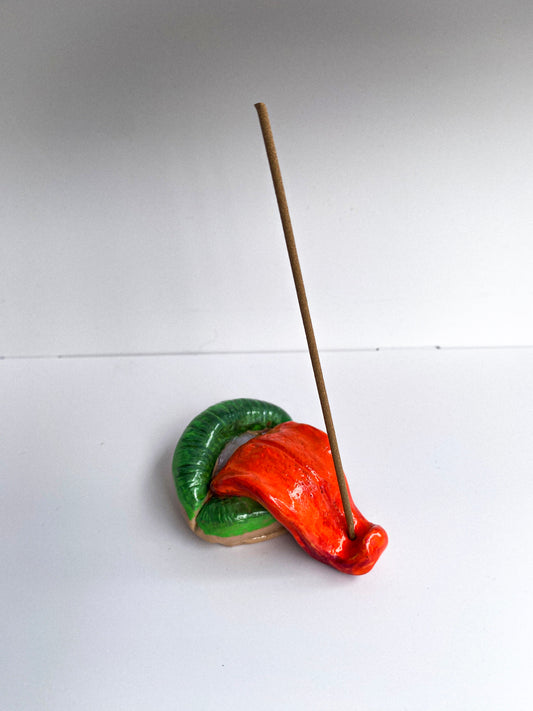 Lūpų formos smilkalinė žalios lūpos