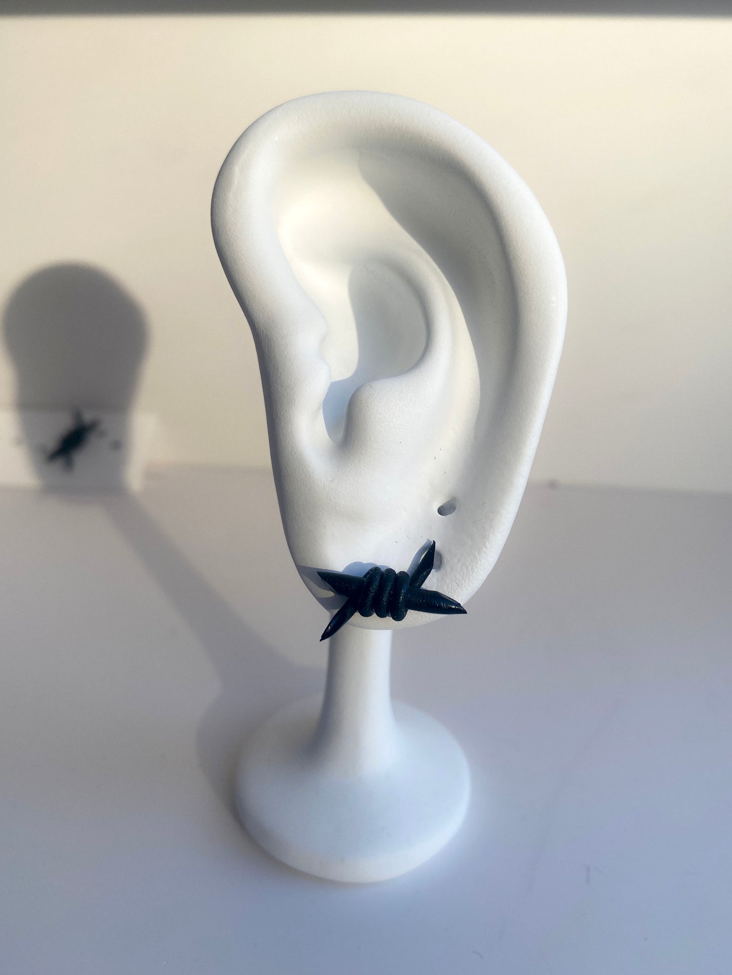 Rankų darbo auskarai „Spygliuota Viela”