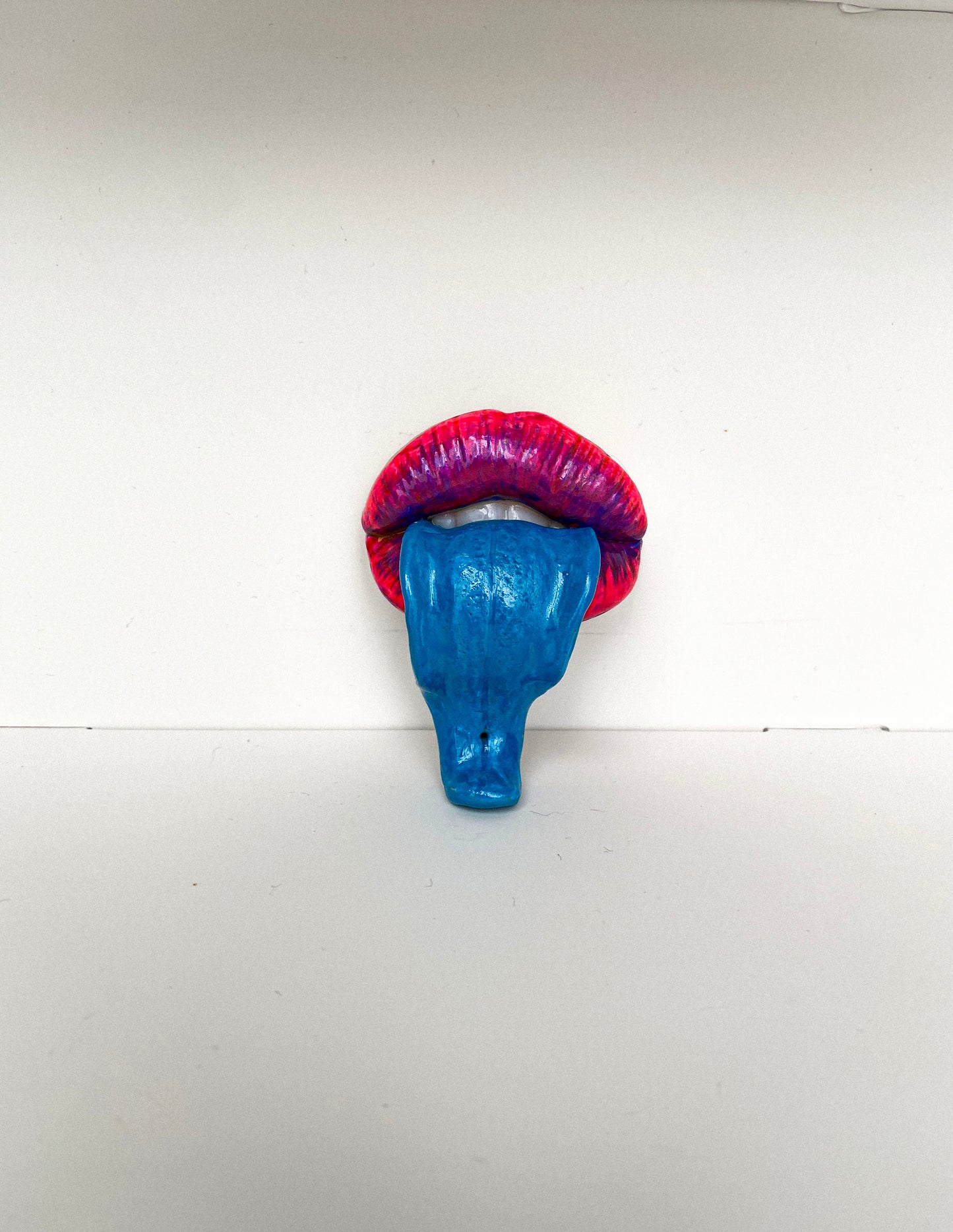 Lūpų formos smilkalinė mėlynas liežuvis