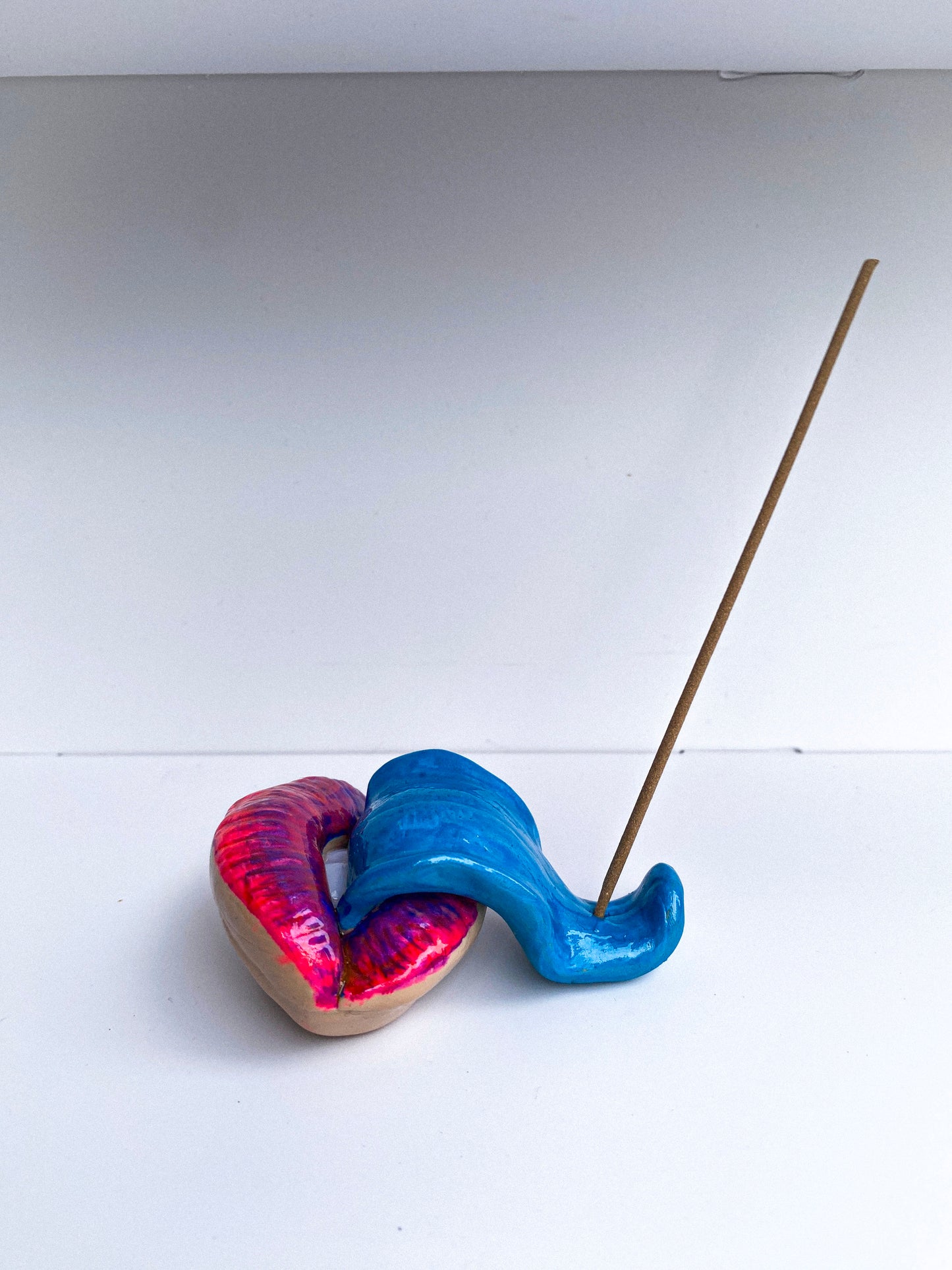 Lūpų formos smilkalinė mėlynas liežuvis