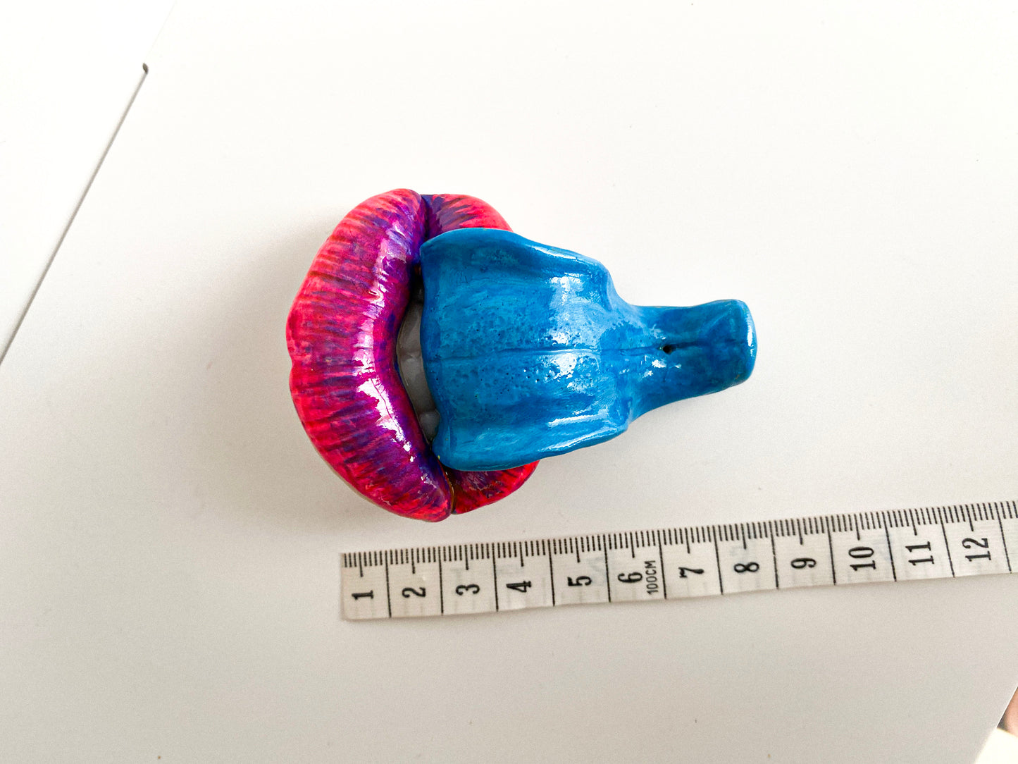 Lūpų formos smilkalinė mėlynas liežuvis