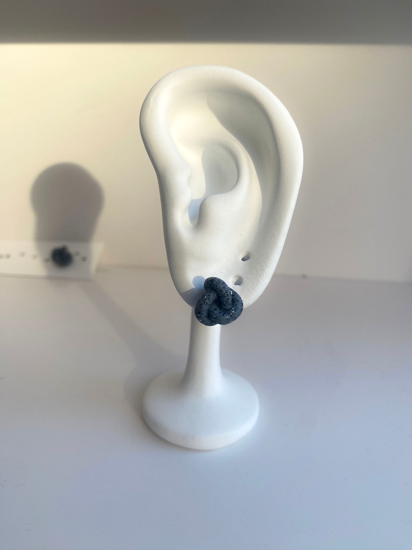 Rankų darbo auskarai „Mazgas”