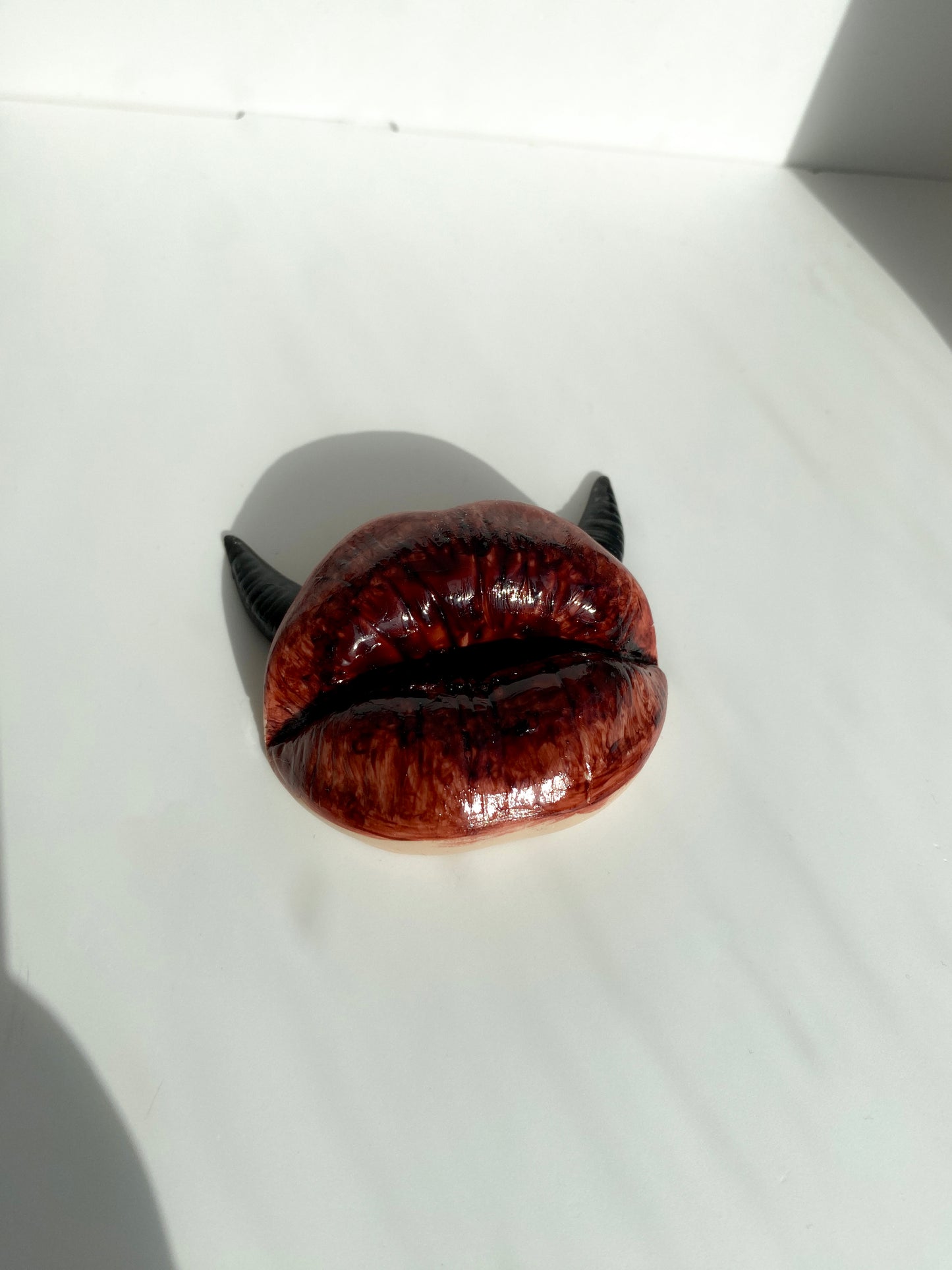 Lūpų formos kraujo efekto smilkalinė