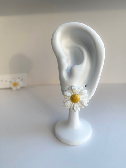 Rankų darbo auskarai „Ramunėlė”