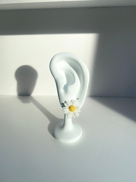 Rankų darbo auskarai „Ramunėlė”