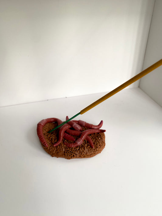 Smilkalinė su sliekais